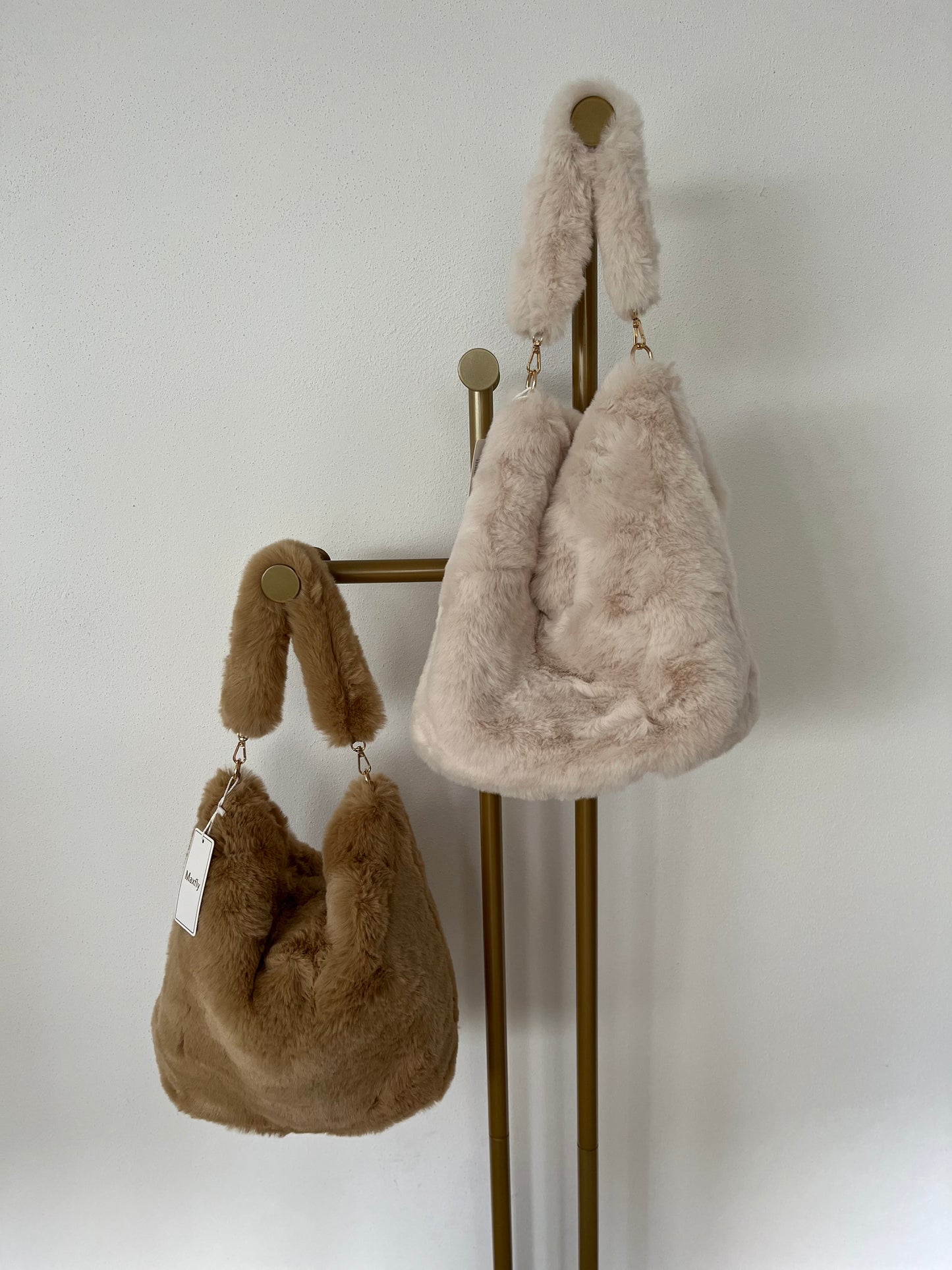 Pelztasche in weiß und Camel