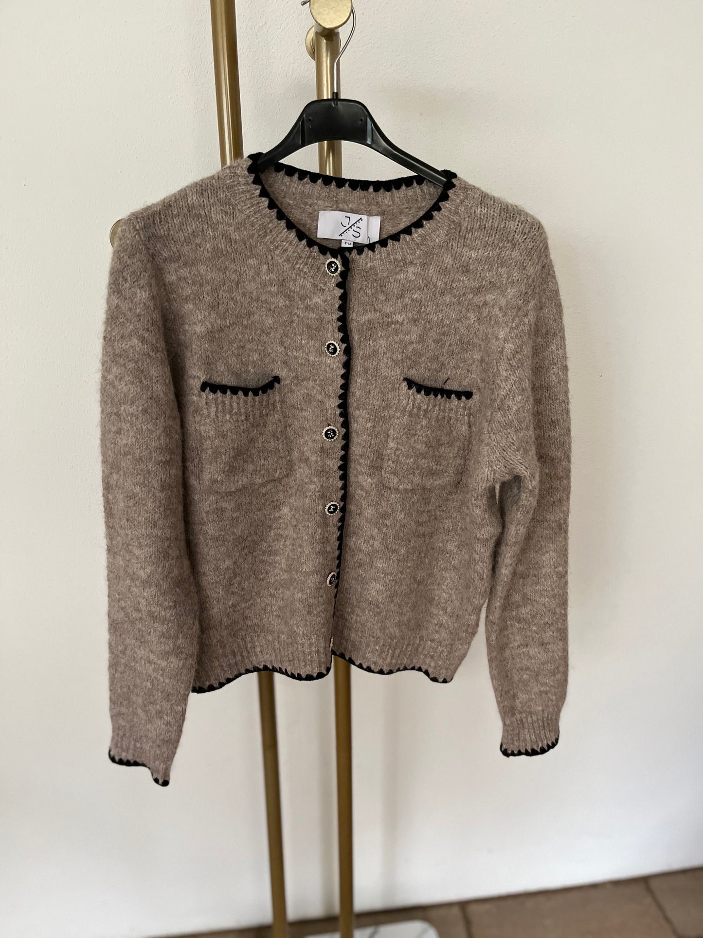 Strickjacke in verschiedenen Farben