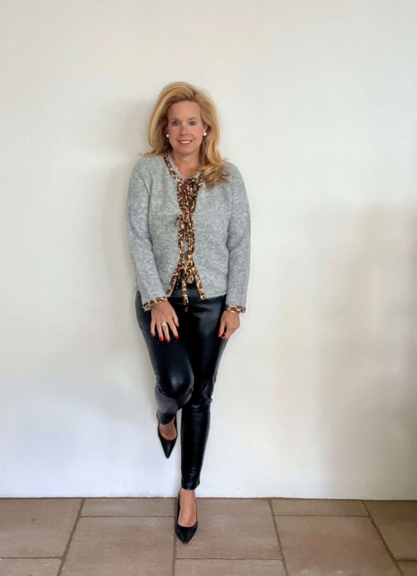 Strickjacke mit Leoschleifen