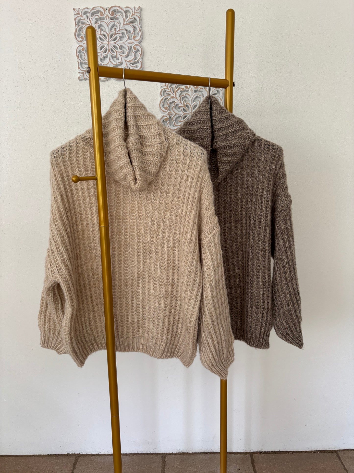 Rollkragenpullover in warmen Farben