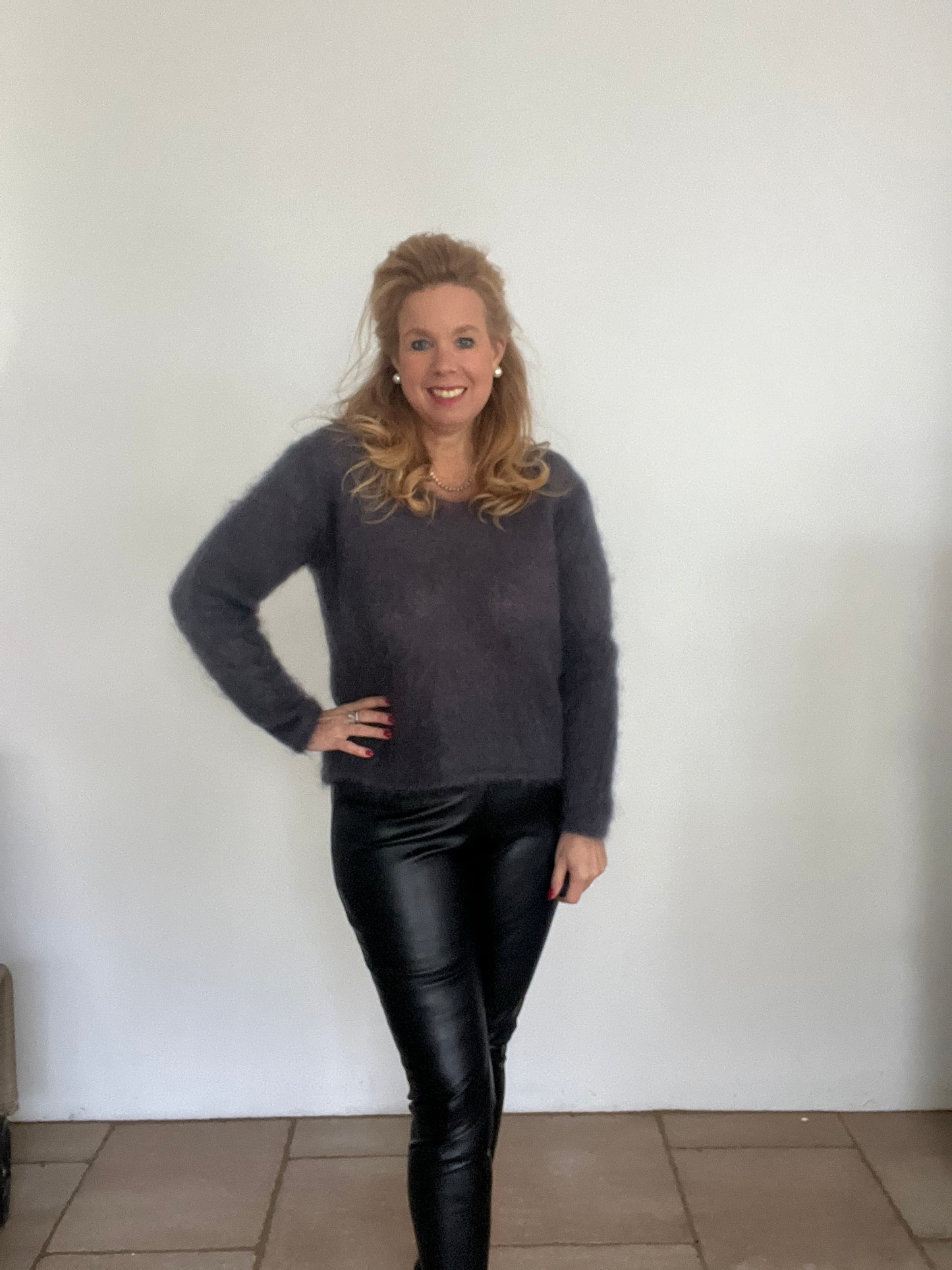 Mohairpullover in schwarz und anthrazit