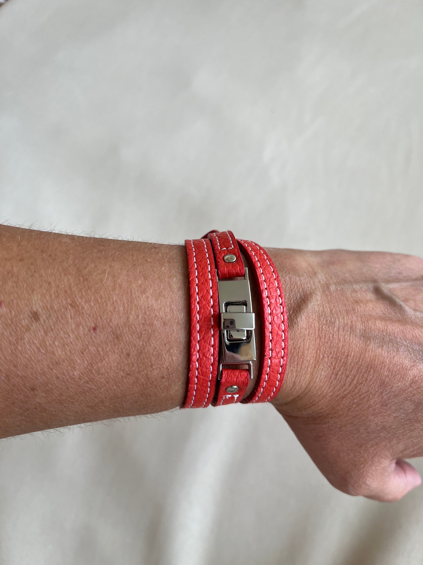 Lederarmband in sieben verschiedenen Farben