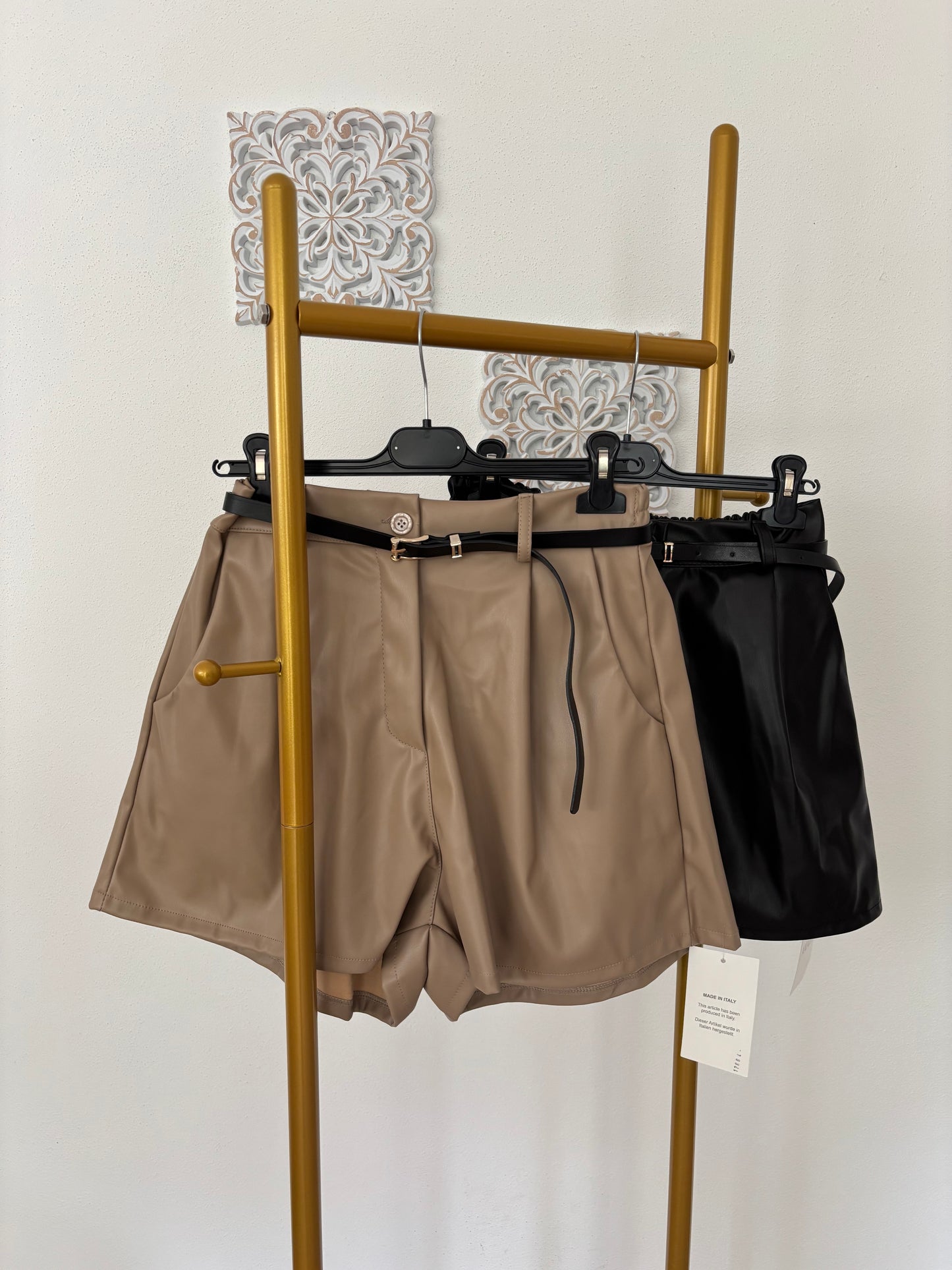 Shorts aus veganem Leder