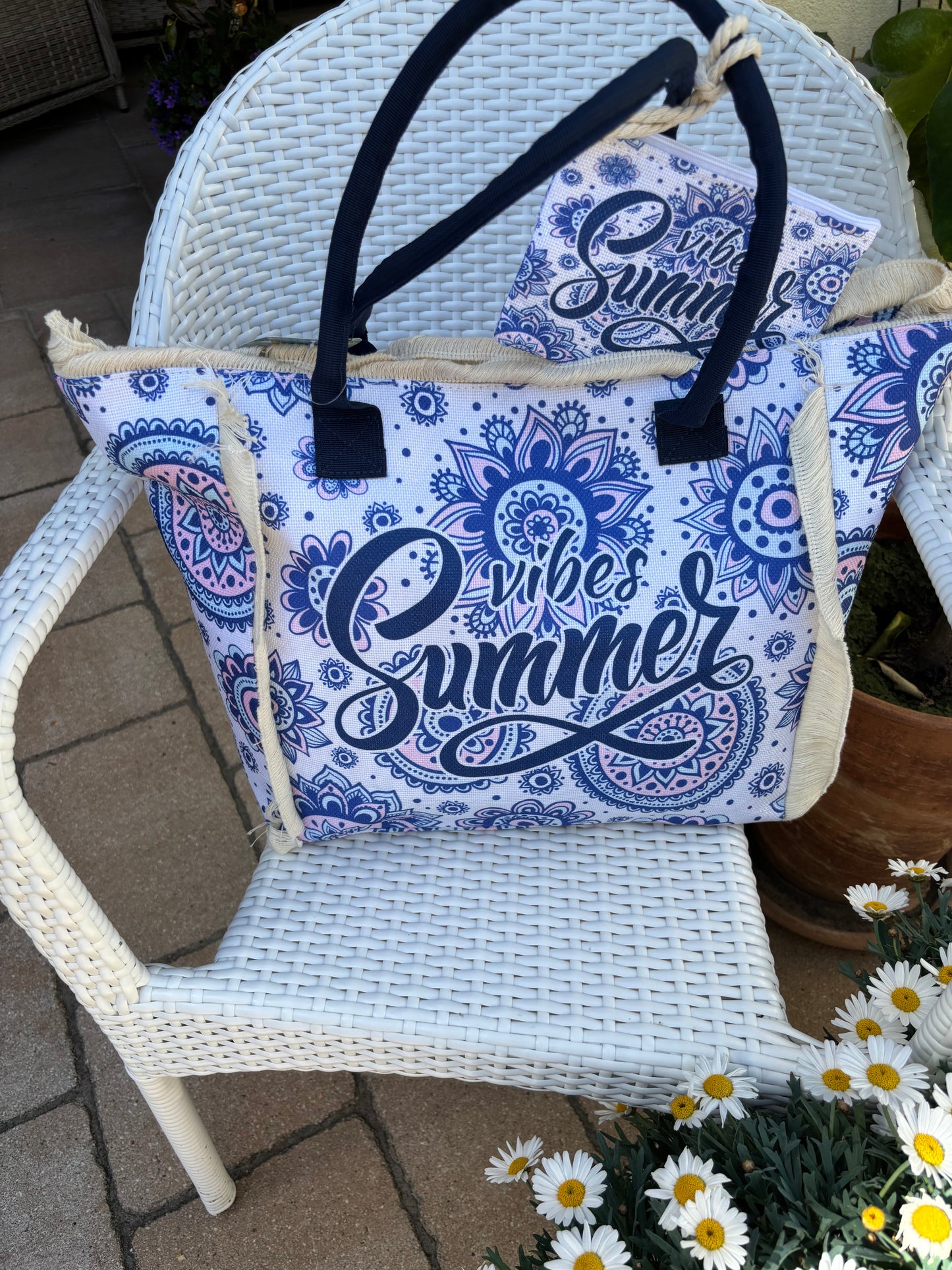 Strandtasche in zwei verschiedenen Designs