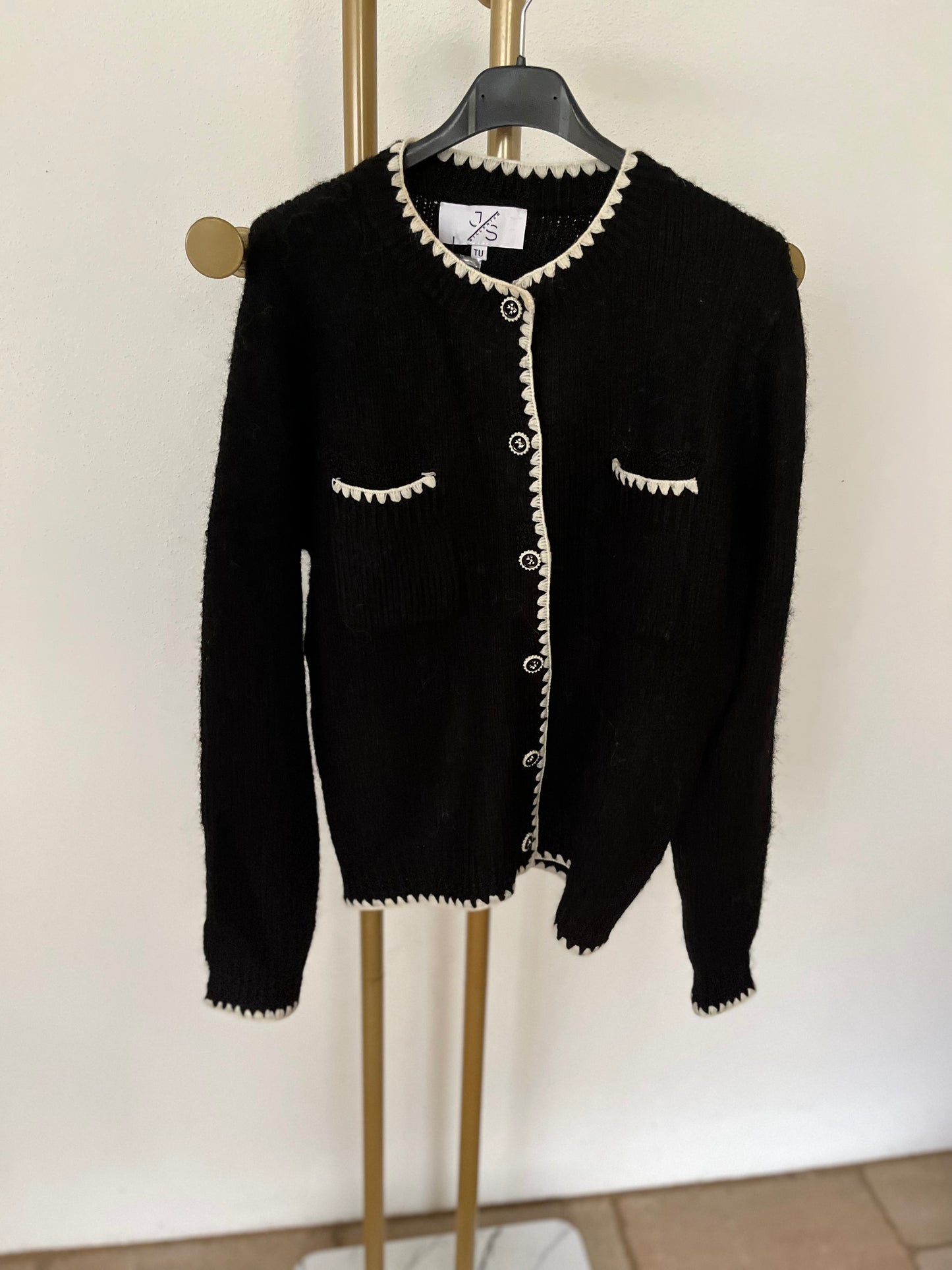 Strickjacke in verschiedenen Farben