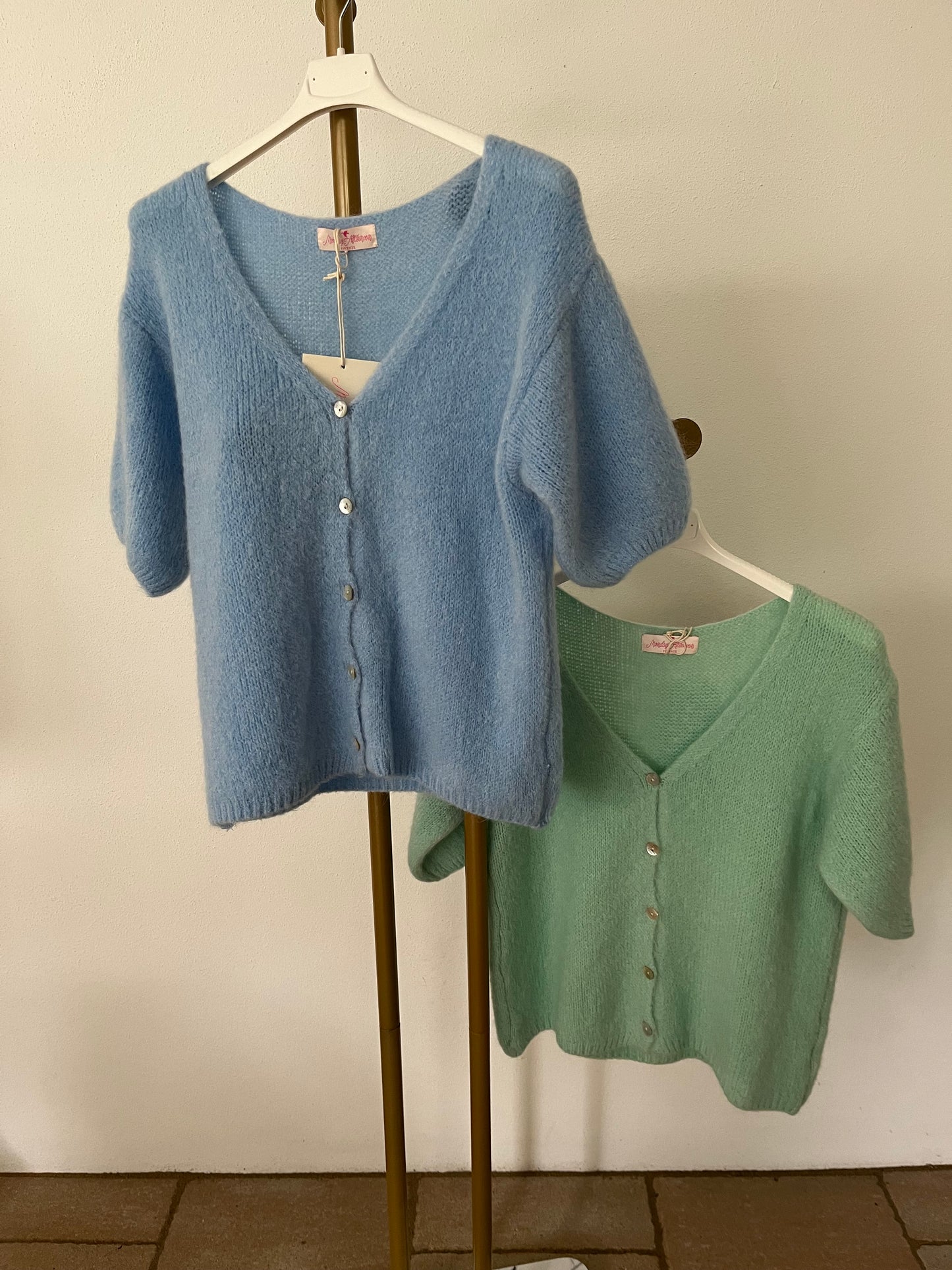 Flauschstrickjacke mit kurzen Ärmeln in tollen Meerfarben