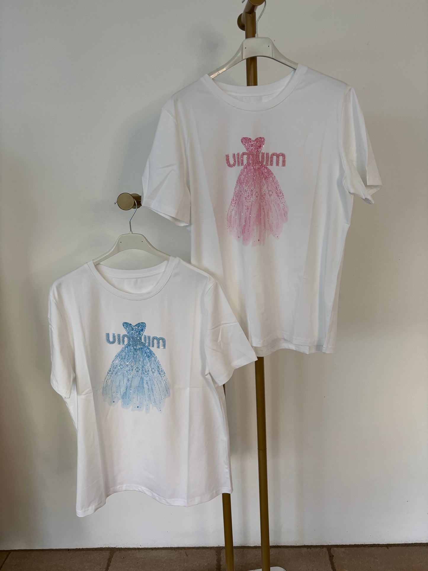 T-Shirt mit Ballkleid in zwei verschiedenen Farben