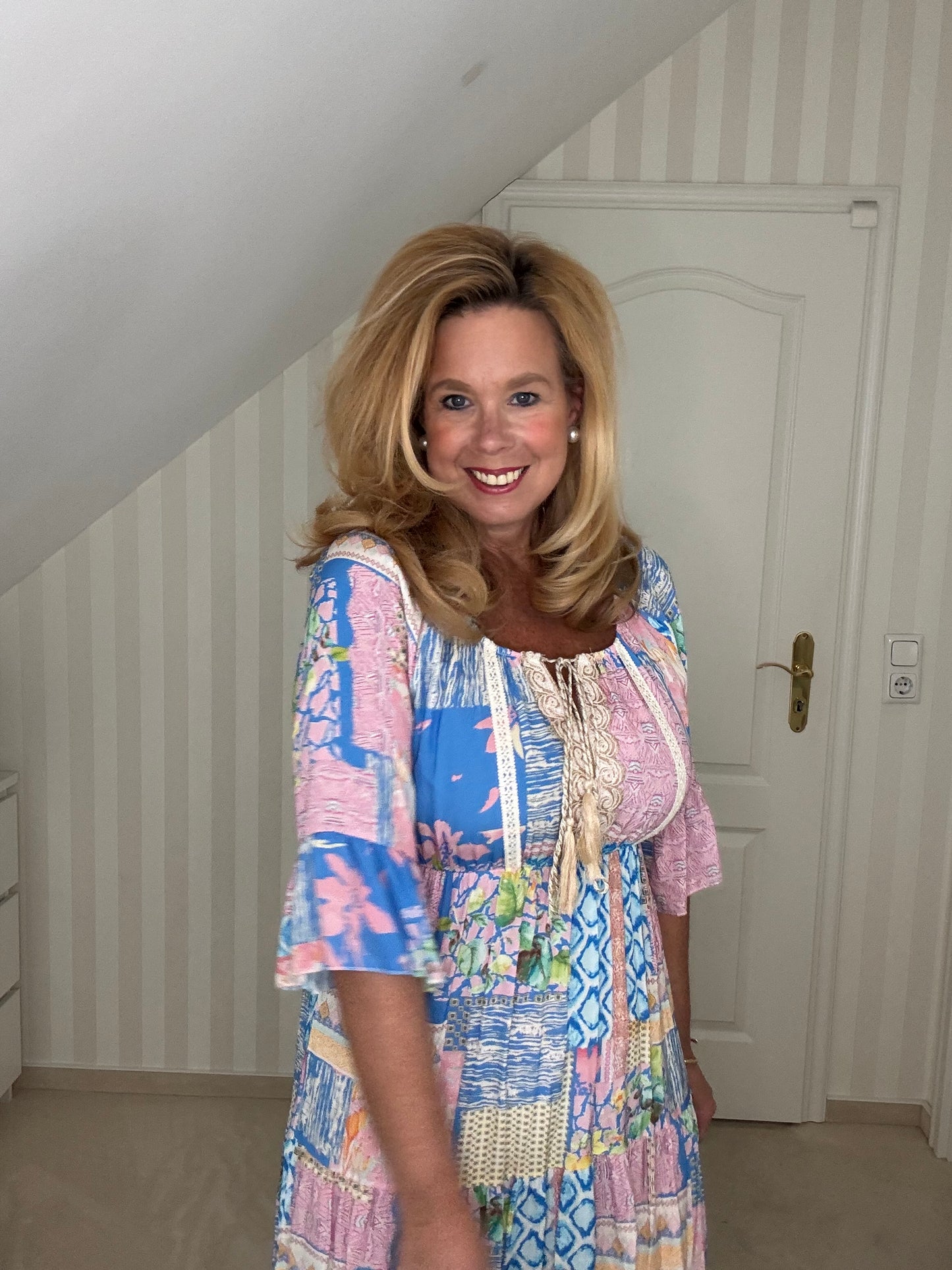 Sommerkleid in fröhlichen Farben