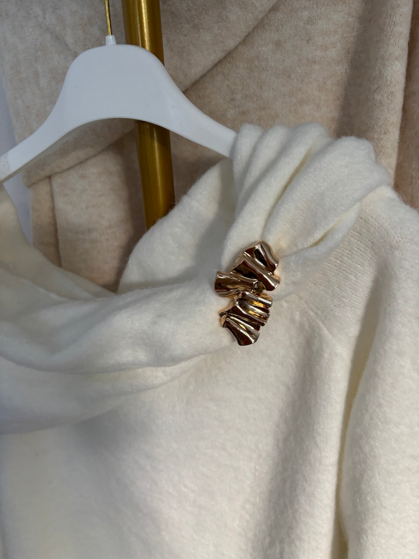 Kuschelpulli mit drapiertem Kragen