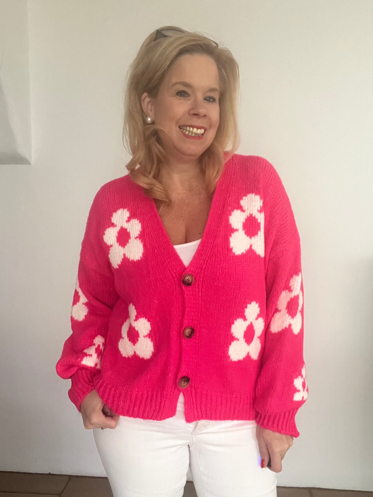 Kuschelstrickjacke mit Blumen