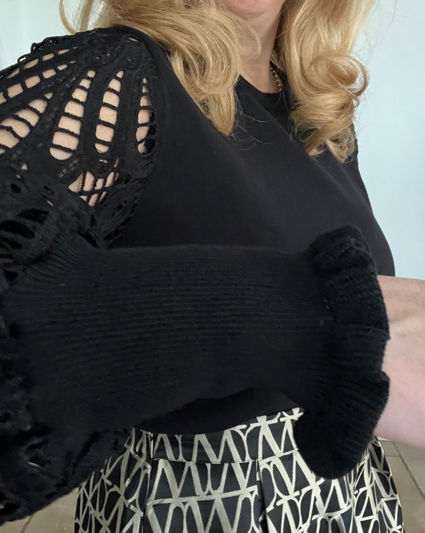 Pullover mit Ärmeln aus feiner Spitze