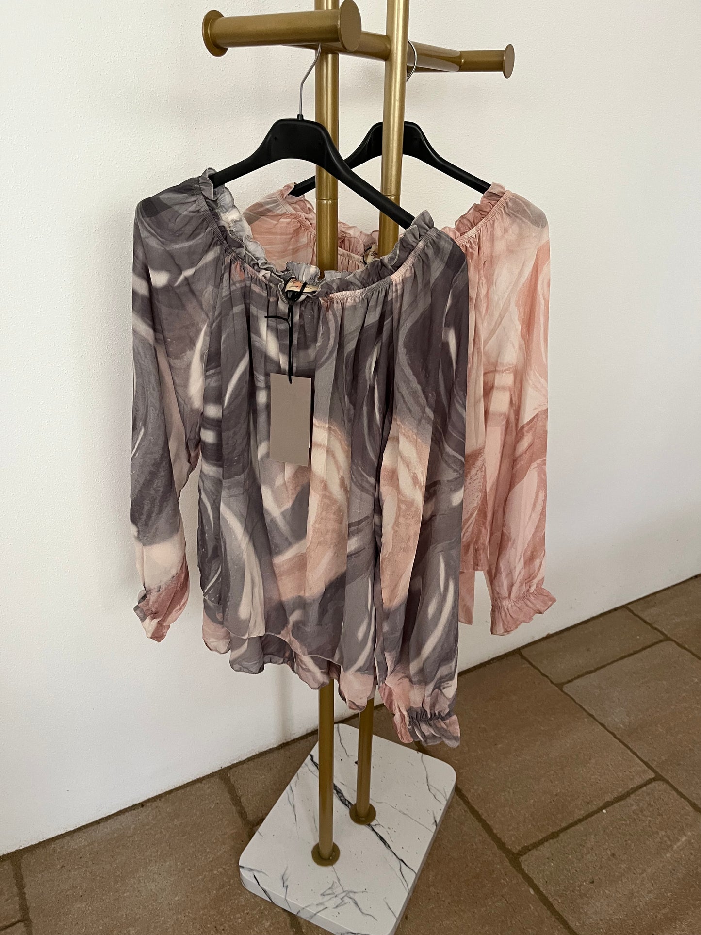 Bluse Lilly in drei verschiedenen Farben