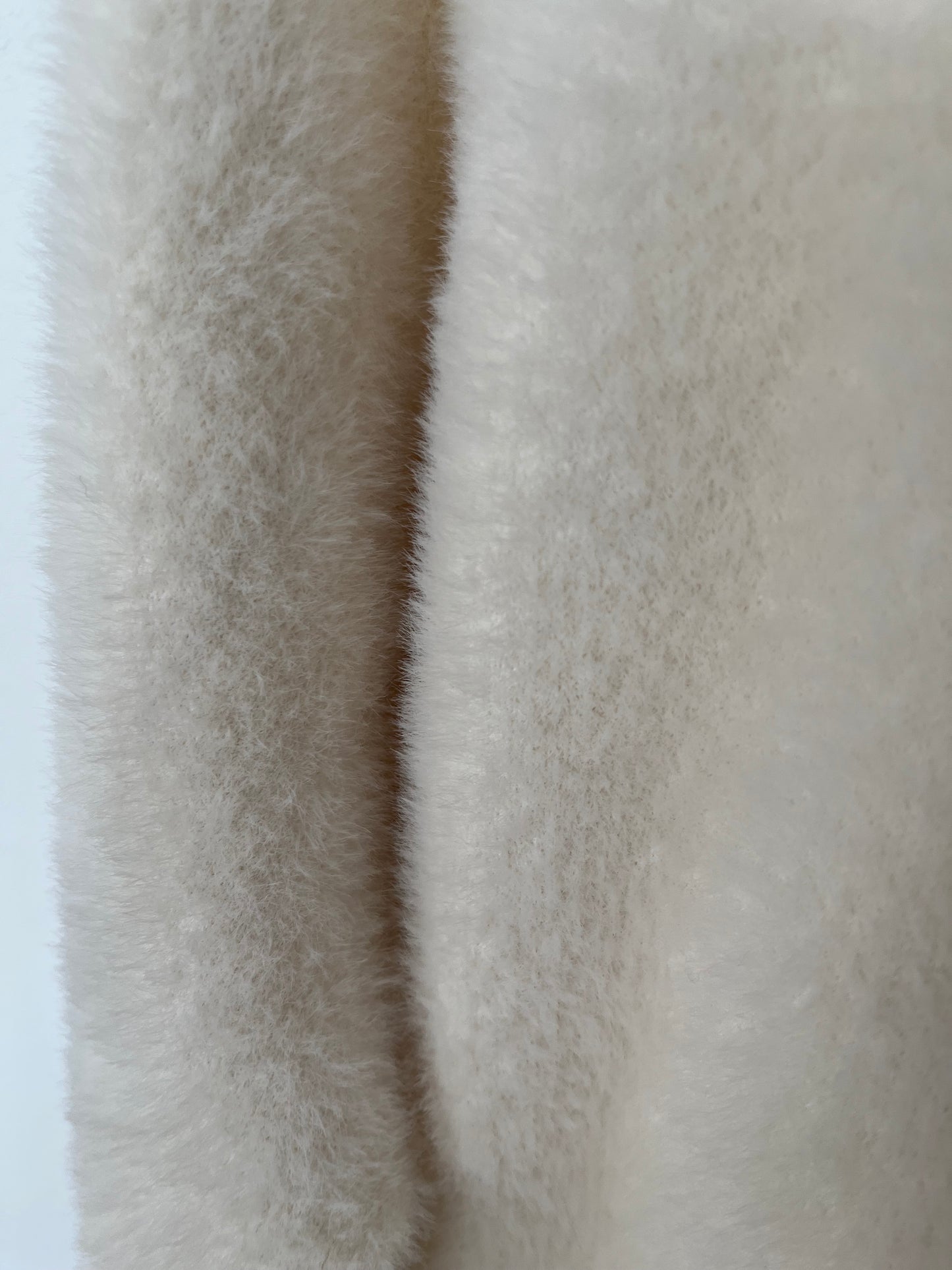 Flauschmantel Vivien in offwhite und schwarz