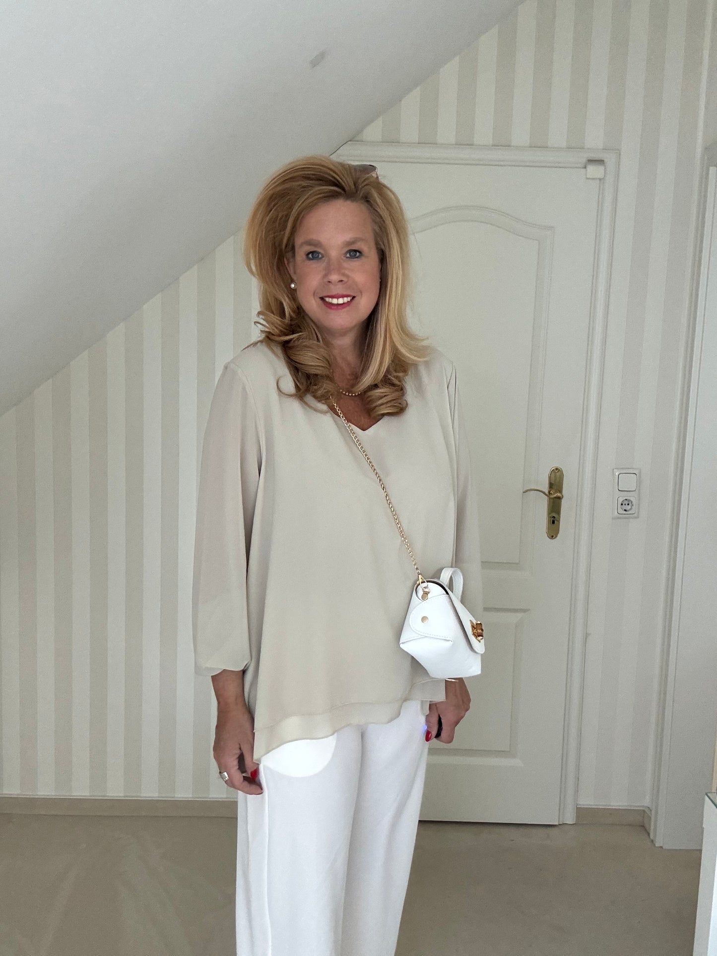 Zarte Bluse mit V-Ausschnitt