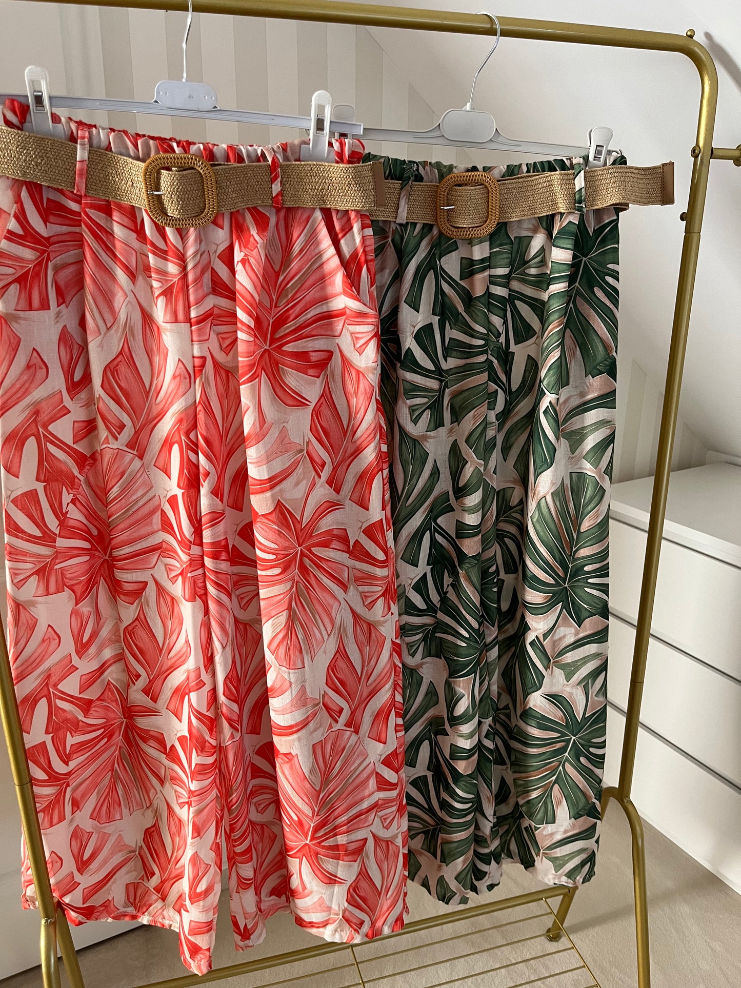 Weite Hose Leaves in zwei Farben