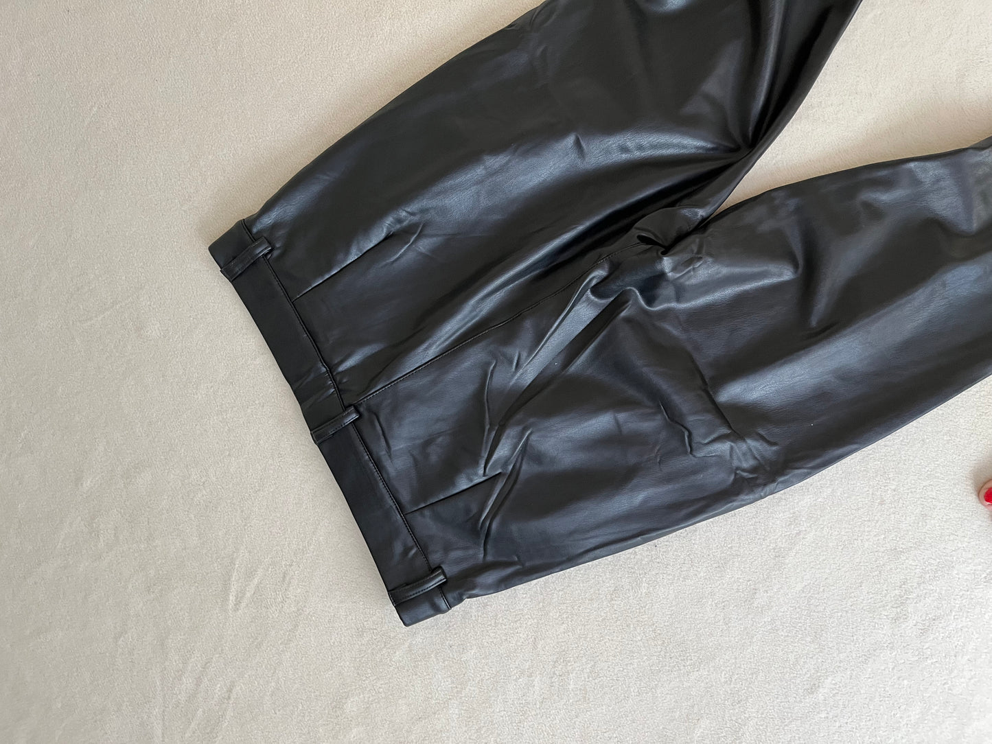 Lederhose mit Beinschlitz