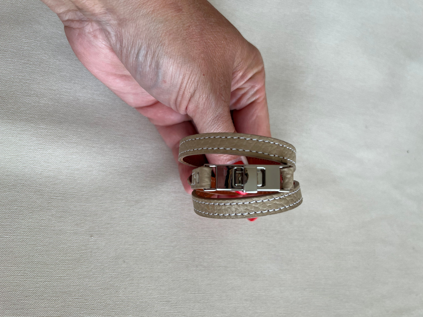 Lederarmband in sieben verschiedenen Farben