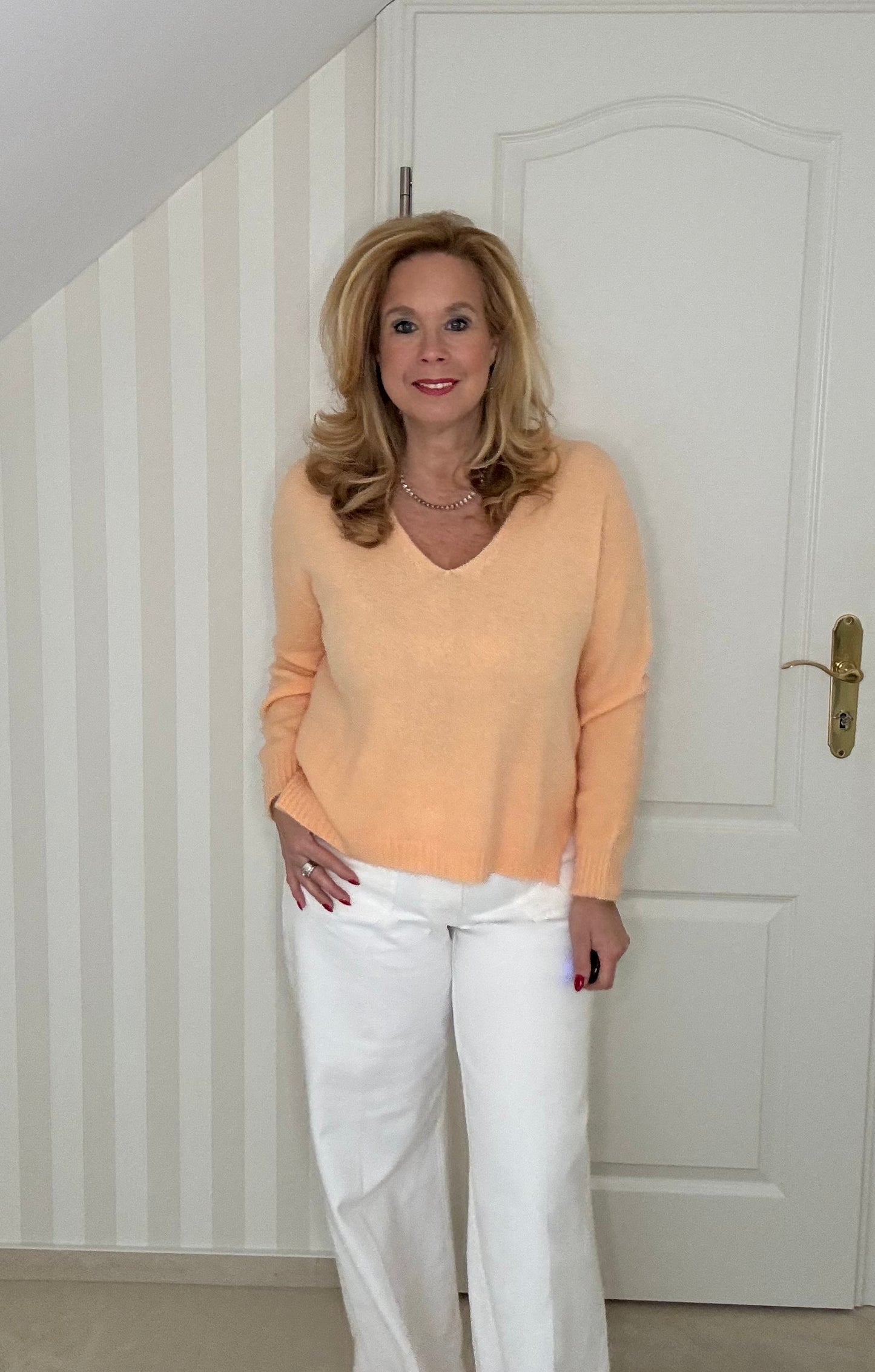 Edler Pullover mit V-Ausschnitt