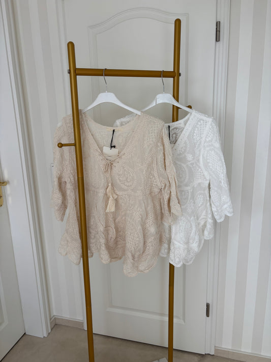 Spitzenbluse mit V-Ausschnitt