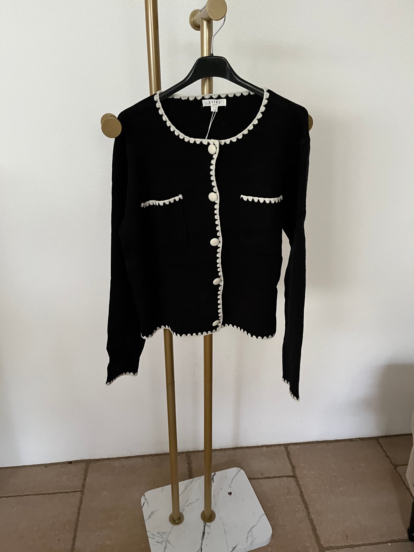 Feinstrickjacke mit akzentuierter Borte