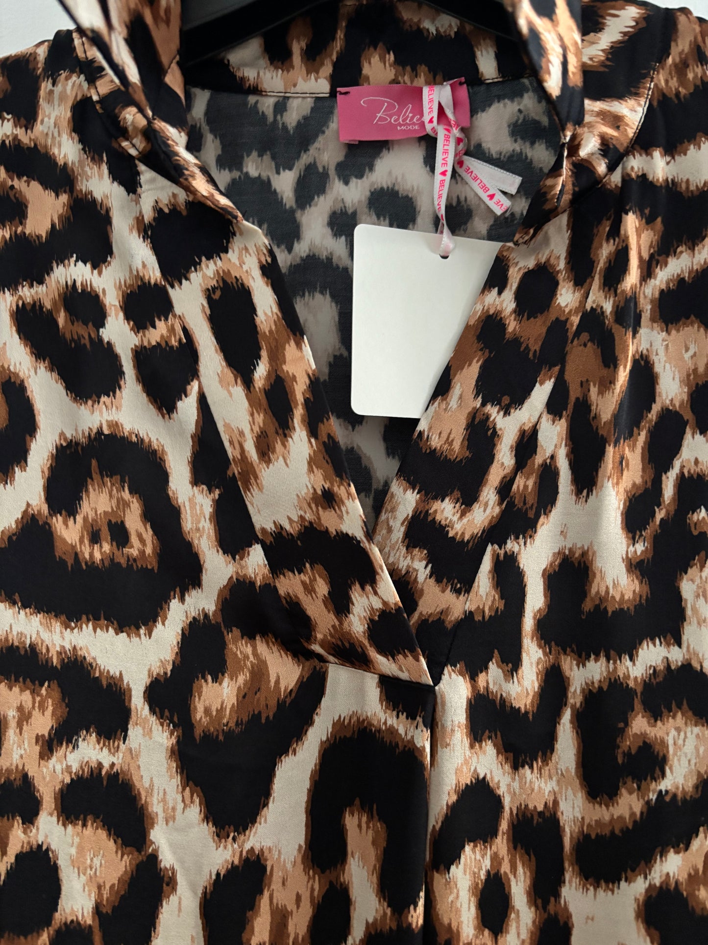 Hemdblusenkleid im Leolook