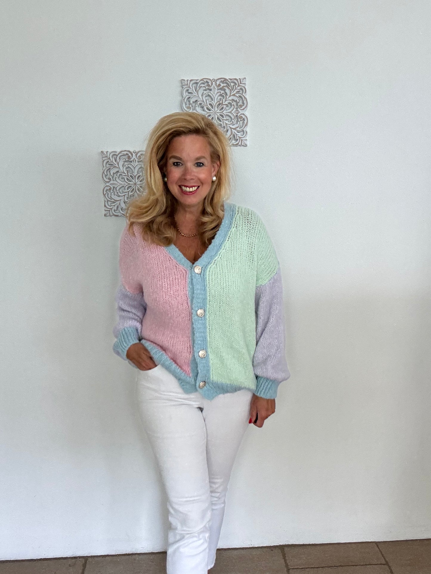 Farbenfrohe Strickjacke