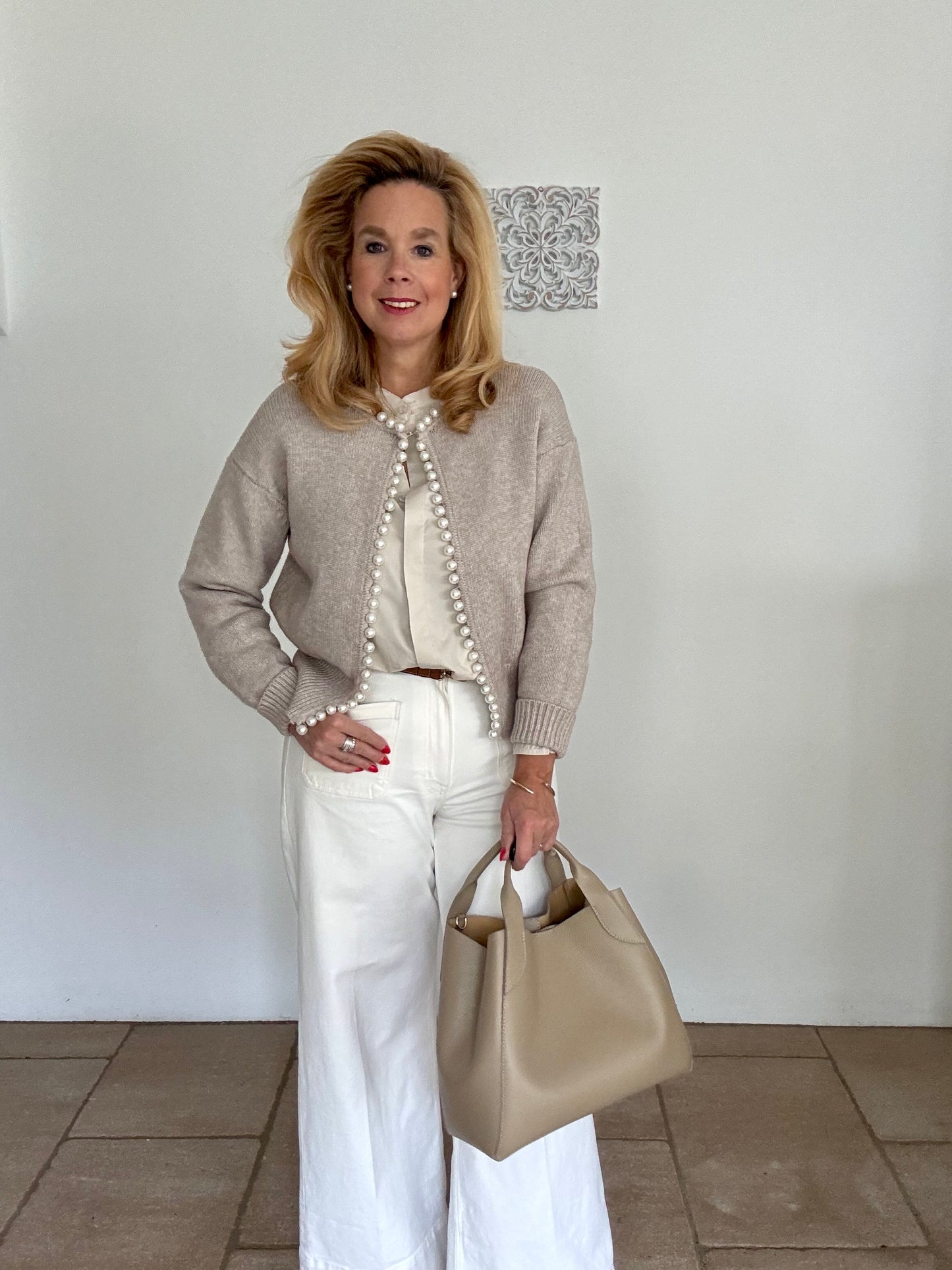 Edle Strickjacke mit Perlenverzierung