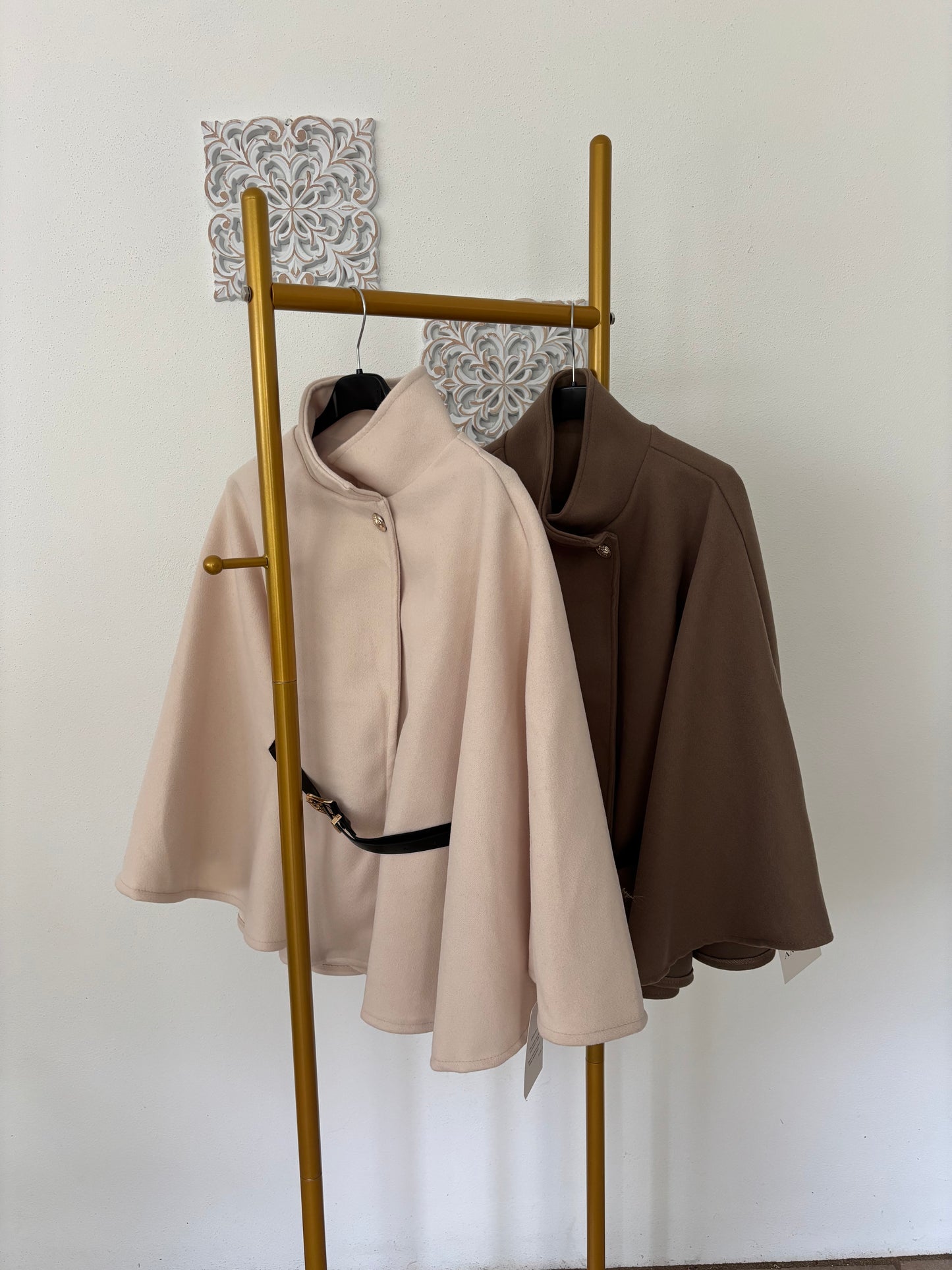 Leichtes Cape mit Gürtel