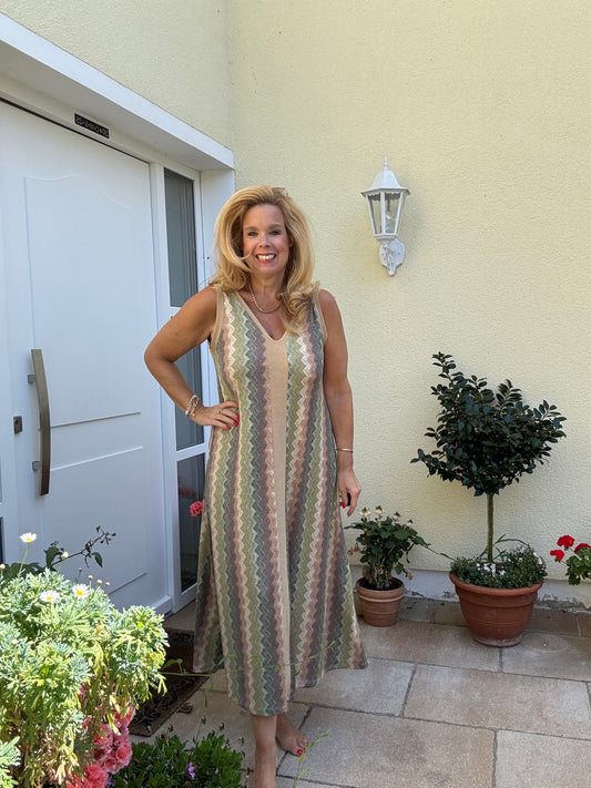 Langes Kleid mit Zickzackmuster