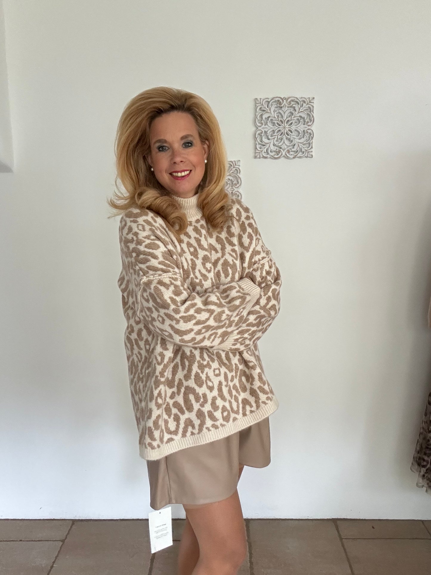 Kuschelpulli im dezenten Leodesign