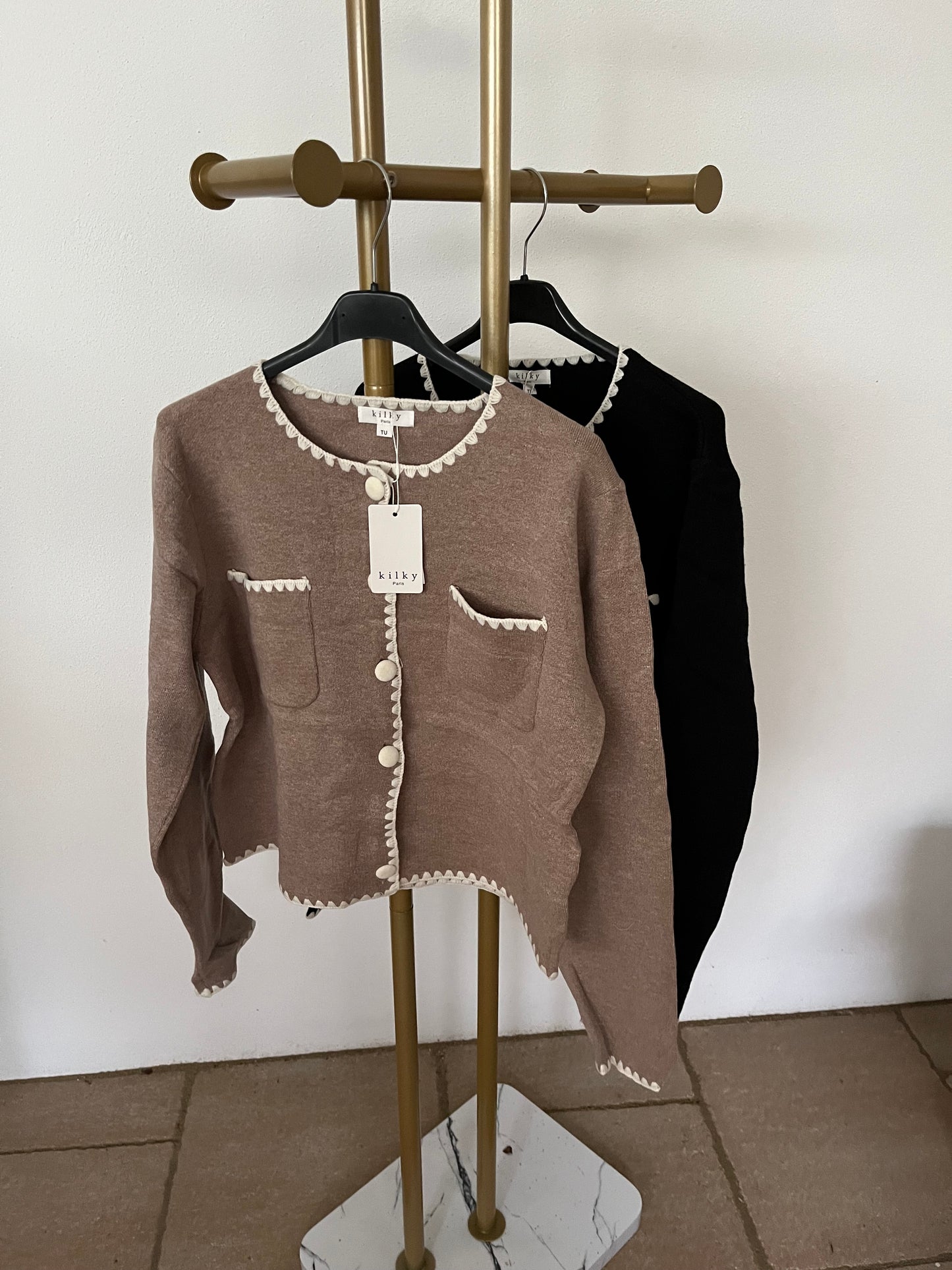 Feinstrickjacke mit akzentuierter Borte