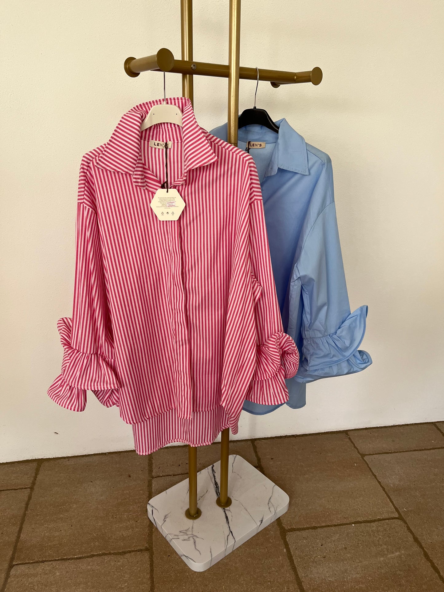 Bluse mit auffälligen Manschetten