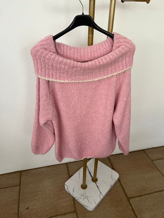 Pullover mit großem Rollkragen in drei Farben