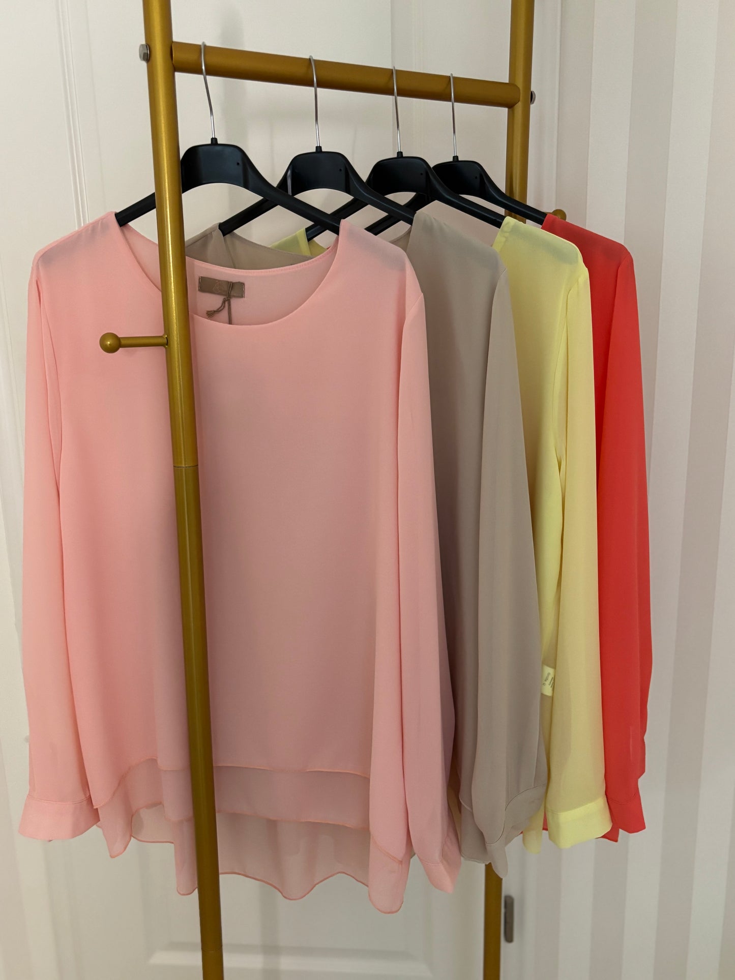 Zarte Bluse in wunderschönen Farben