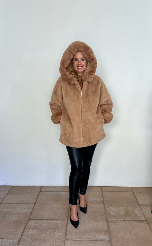 Pelzjacke, länger, erhältlich in offwhite und camel