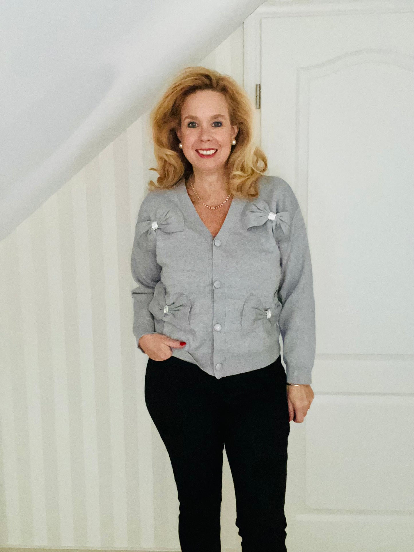 Strickjacke mit Schleifen