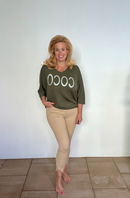 Pullover mit Strasssteinen in oliv und Camel