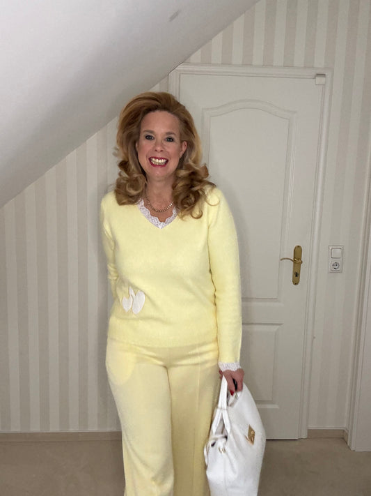 Pulli mit Herzapplikation in zartem Frühlingsgelb