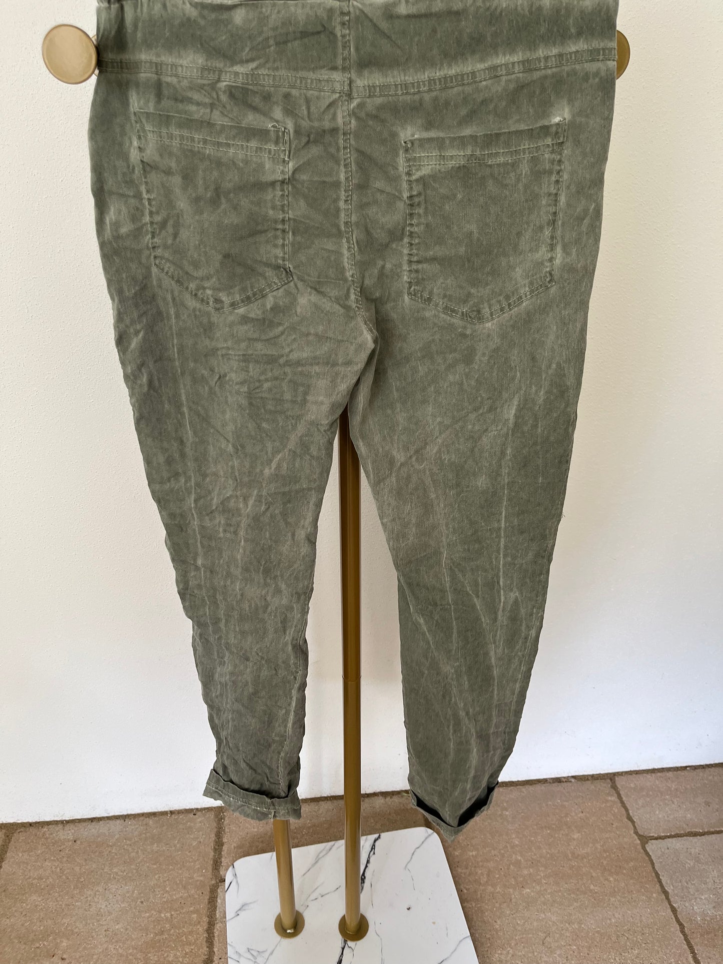 Jogpant mit Patches in zwei Farben