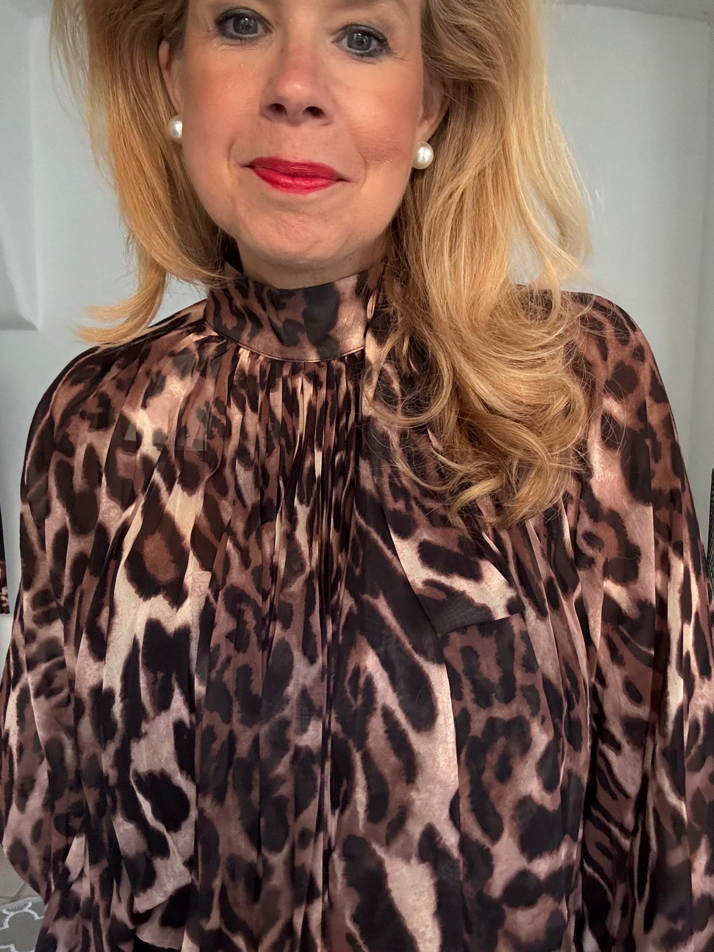 Leobluse mit Schleife