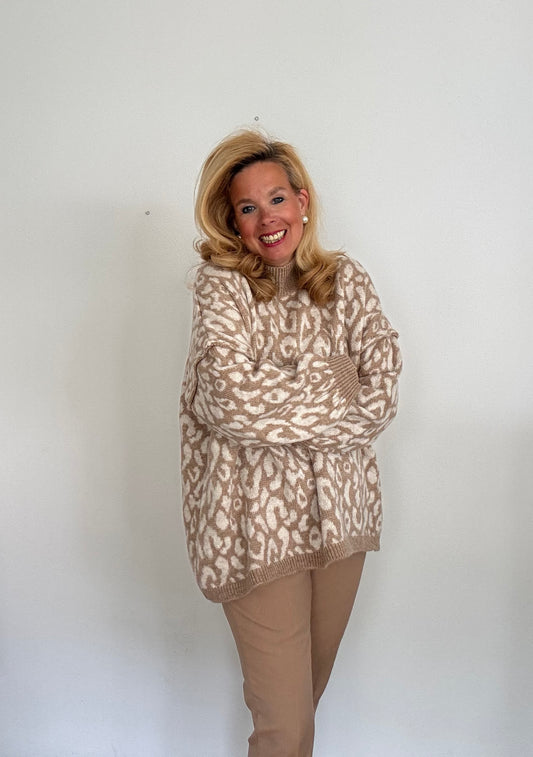 Kuschelpulli im dezenten Leodesign