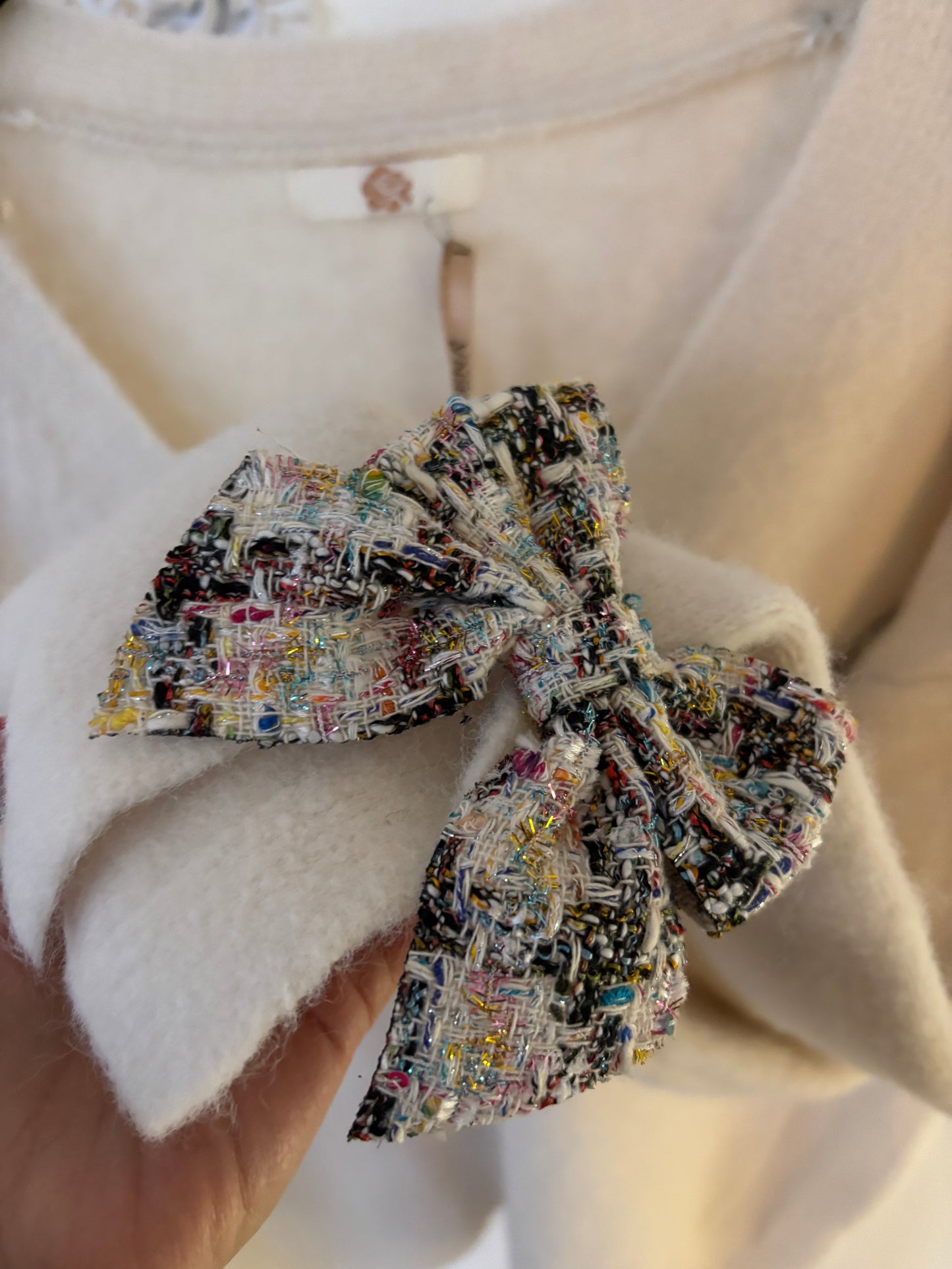 Strickjacke mit Tweedschleifen