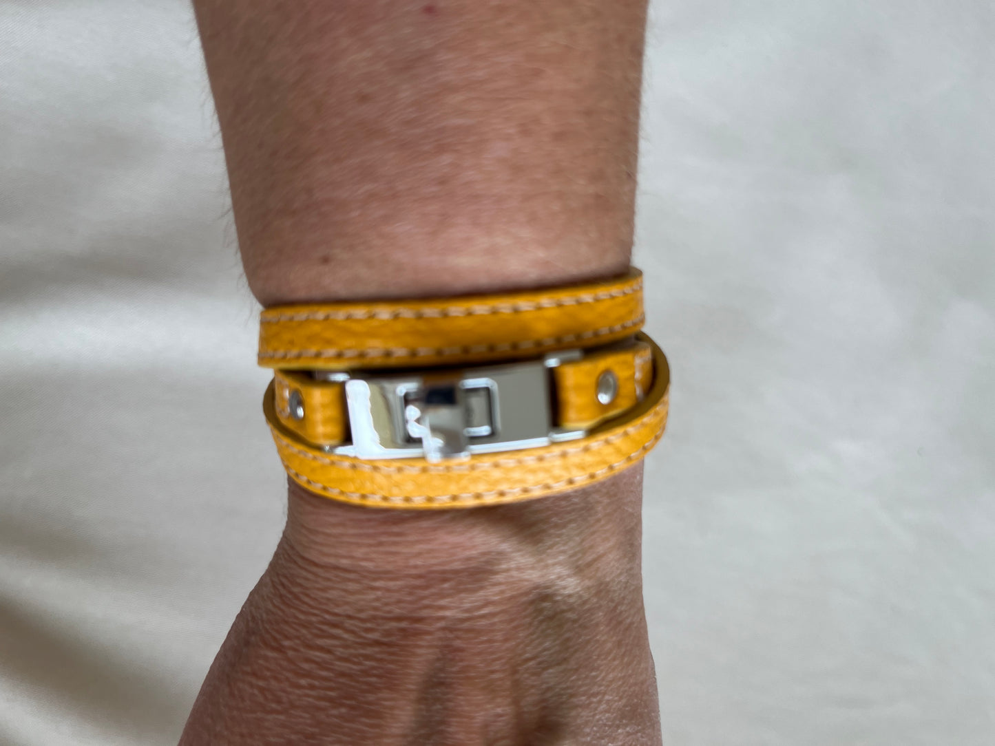Lederarmband in sieben verschiedenen Farben