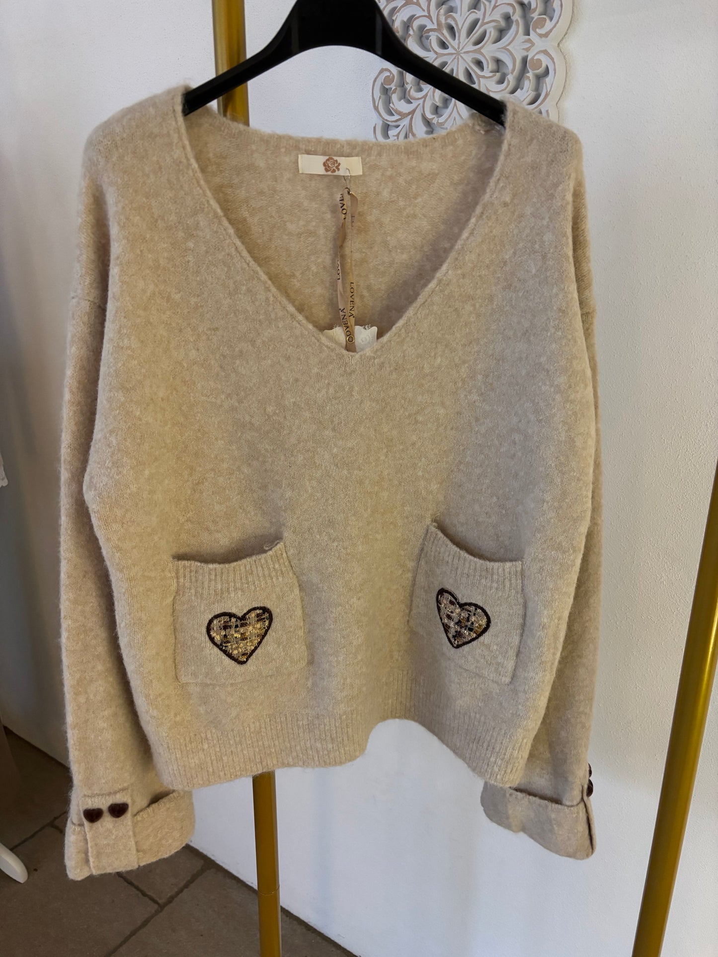 Pulli mit Herzapplikation und Taschen