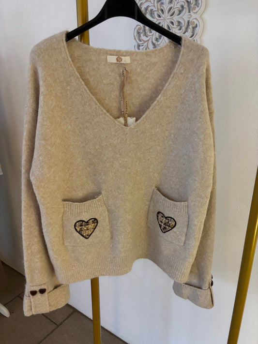 Pulli mit Herzapplikation und Taschen
