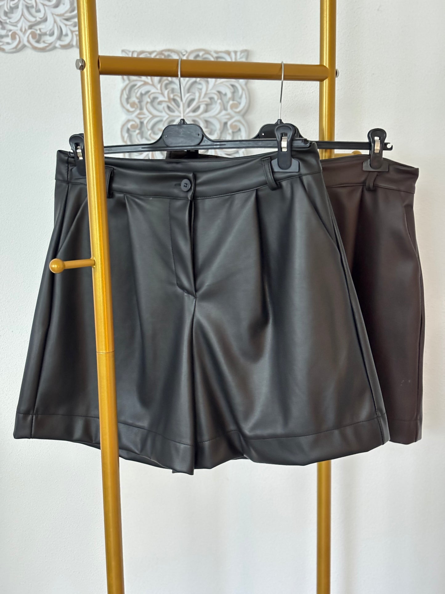Shorts aus veganem Leder