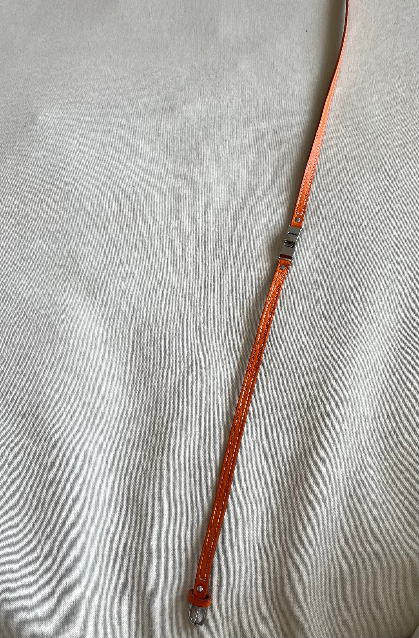 Lederarmband in sieben verschiedenen Farben