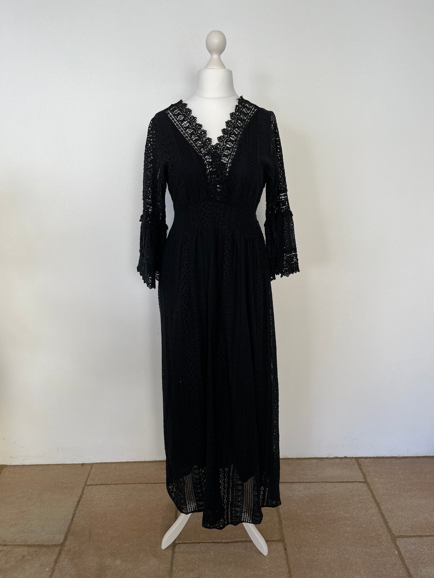 Kleid aus elastischer Spitze